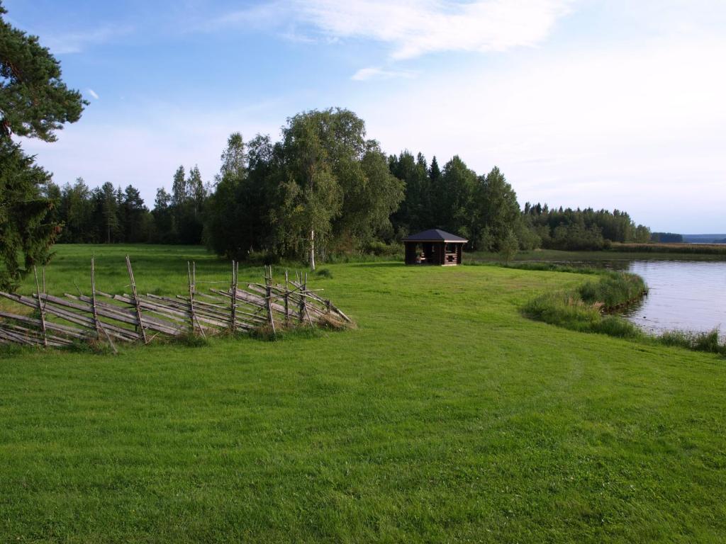 Guest House Haapaniemen Hirsikartano Иисалми Экстерьер фото